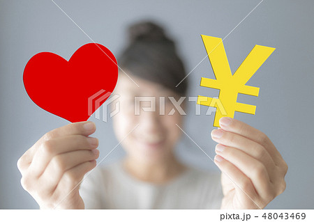 愛とお金の比較 48043469