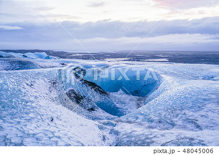 アイスランド・氷の洞窟(ヴァトナヨークトル) アイスランド・氷の洞窟(ヴァトナヨークトル) 48045006