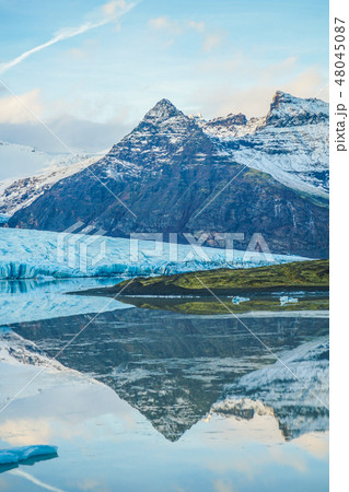 アイスランド・フィヤトルスアゥルロゥン氷河湖 48045087