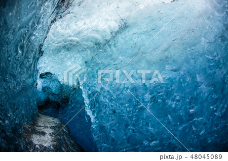 アイスランド・氷の洞窟（ヴァトナヨークトル） 48045089