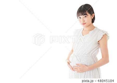 妊娠した若い女性 48045104