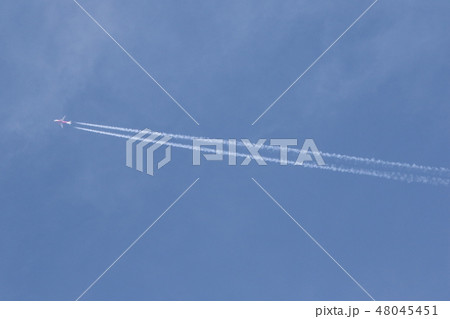 冬の飛行機雲 冬の飛行機雲 48045451
