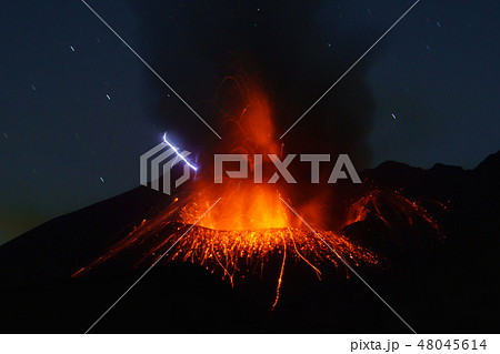 桜島 噴火 火山雷の写真素材 48045614 - PIXTA