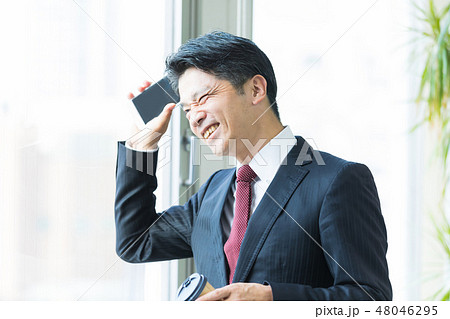 ミドルビジネスマン ミドルビジネスマン 48046295