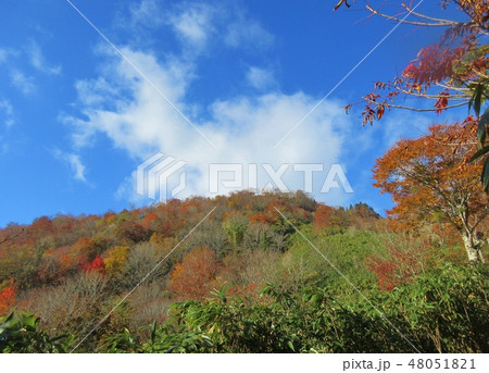 紅葉登山 48051821