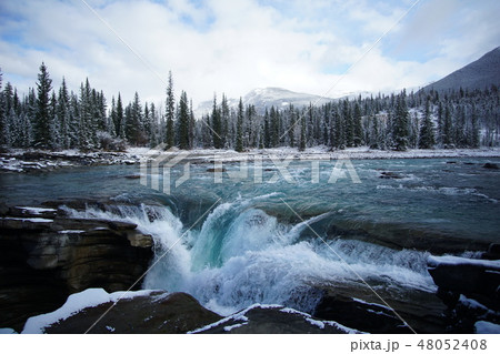 カナディアンロッキー 48052408