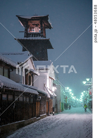 雪の時の鐘川越 48053688