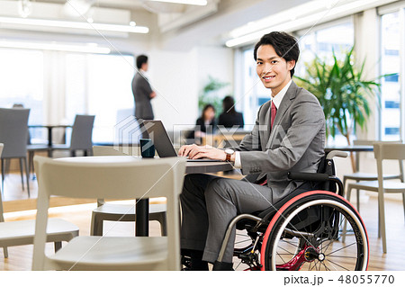 日本ユニバーサルマナー協会監修素材 障害者 車椅子 ビジネス 日本ユニバーサルマナー協会監修素材 障害者 車椅子 ビジネス 48055770