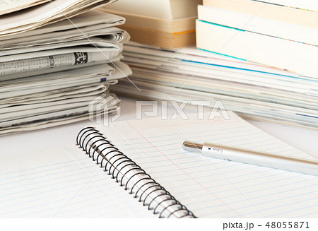ノート　新聞紙　本　雑誌　情報ソース　定期購読 48055871