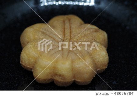 もみじ饅頭(正面、アップ) 48056784