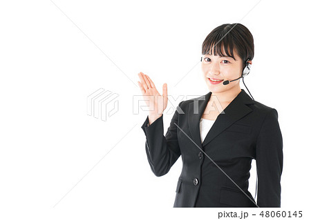 若い女性オペレーター・同時通訳イメージ 48060145