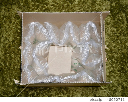 ダンボール箱 梱包材 緑の絨毯 ダンボール箱 梱包材 緑の絨毯 48060711