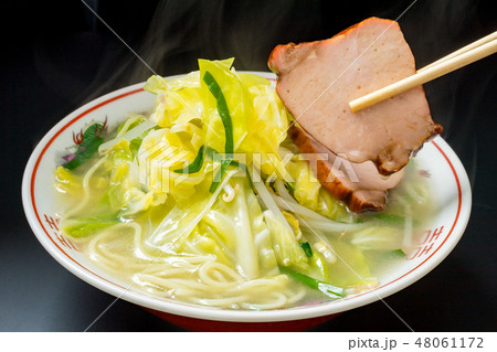 タンメンの中のチャーシュー タンメンの中のチャーシュー 48061172