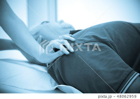 Stretching osteopathy or physiotherapy procedure  48062959