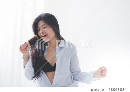 朝・女性 朝・女性 48063884