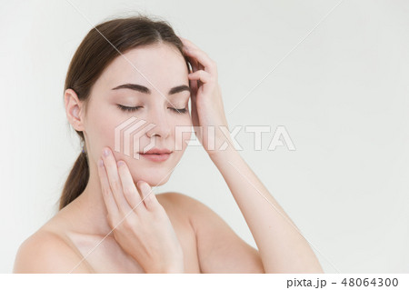 women with beauty face white clean facial massage women with beauty face white clean facial massage 48064300