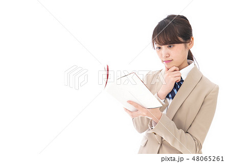 勉強をする学生 勉強をする学生 48065261