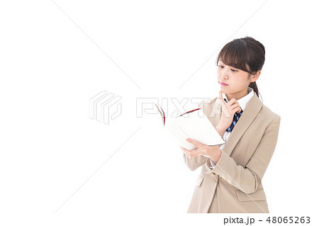 勉強をする学生 勉強をする学生 48065263