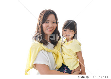 おかあさんと子ども 48065711