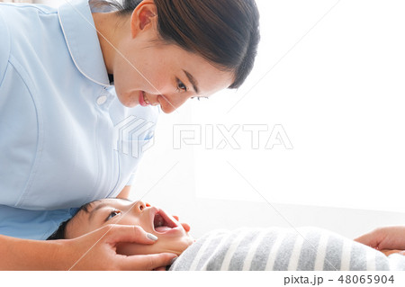 子どもと歯医者さん 子どもと歯医者さん 48065904