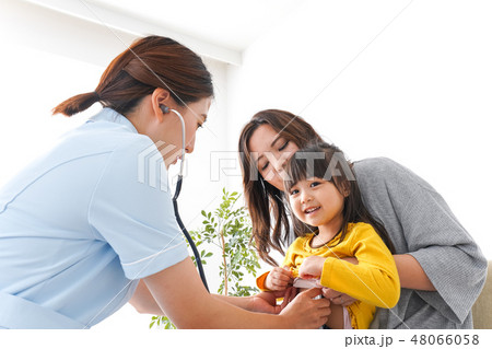 子供の健診 48066058