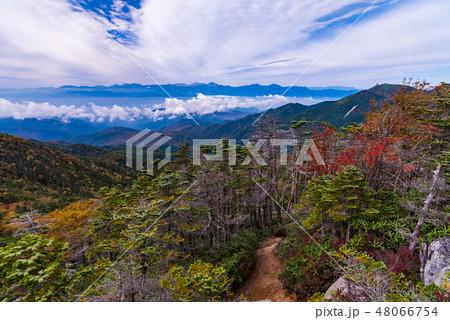 【山梨県】秋の国師ヶ岳から望む　金峰山　南アルプス 48066754
