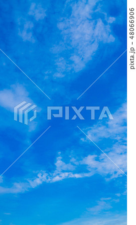 2月の空（縦） 48066906