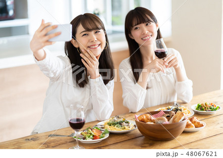 女子会 ホームパーティー 女子会 ホームパーティー 48067621