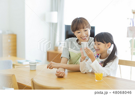 親子 スマホ 48068046