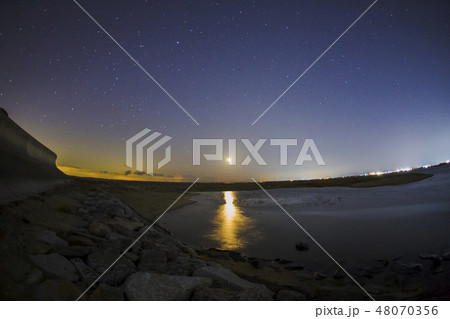 conjunction of moon and venus before sunrise 48070356