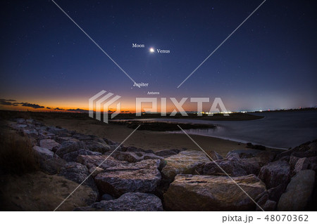 conjunction of moon and venus before sunrise conjunction of moon and venus before sunrise 48070362
