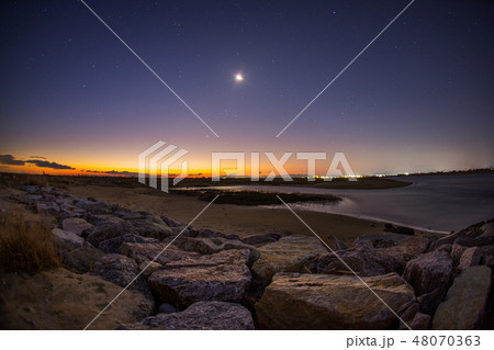 conjunction of moon and venus before sunrise conjunction of moon and venus before sunrise 48070363