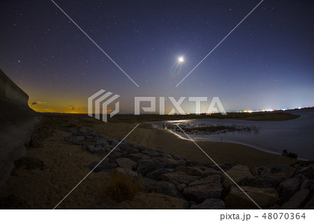 conjunction of moon and venus before sunrise conjunction of moon and venus before sunrise 48070364
