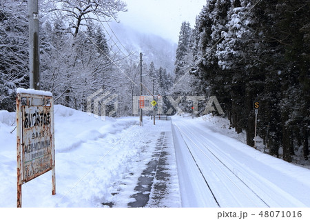 ローカル線のホーム ローカル線のホーム 48071016