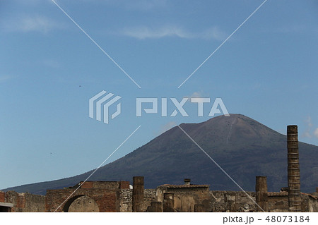 ヴェスヴィオス火山 48073184