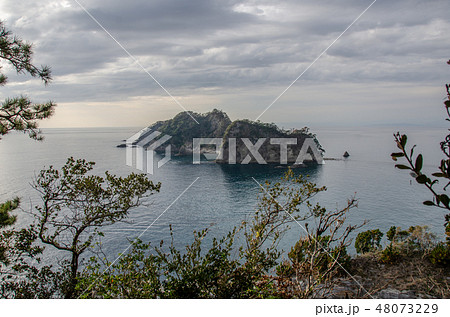 西伊豆町堂ヶ島の象島 48073229