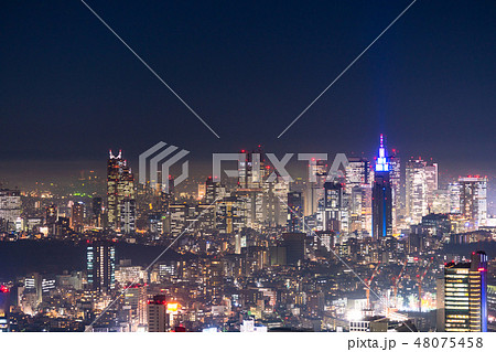 《東京都》雨上がり・霧に包まれた東京の夜景《新宿方面》 48075458