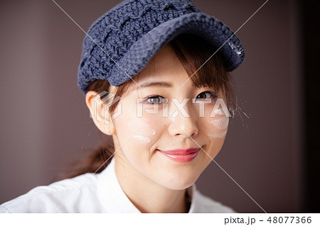 パン屋 料理 働く女性 パン屋 料理 働く女性 48077366