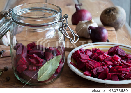Preparation of fermented beets (beet kvass) Preparation of fermented beets (beet kvass) 48078680