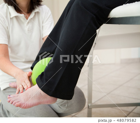 Senior patient and physiotherapist 48079582