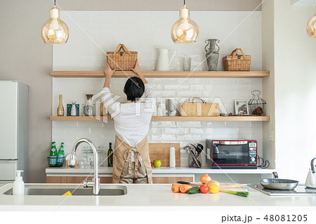 キッチン　男性 48081205