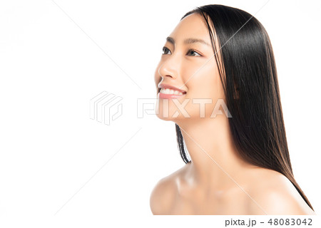 Beautiful Young asian Woman with Clean Fresh Skin 48083042