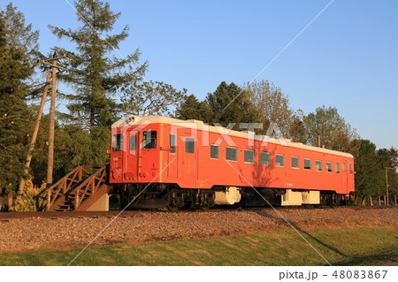 夕焼けとキハ22形気動車・幸福駅 48083867
