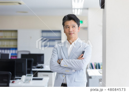 ミドルビジネスマン 48084573