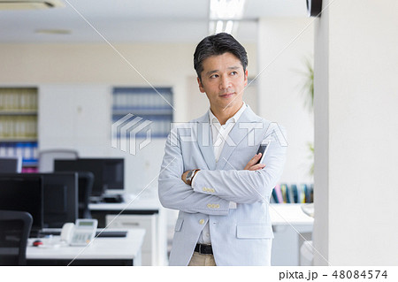 ミドルビジネスマン 48084574