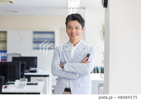 ミドルビジネスマン 48084575
