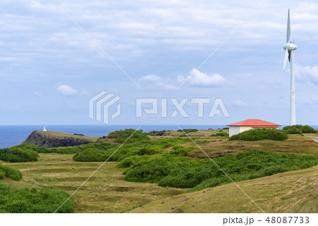 与那国島・東崎灯台と風車 48087733