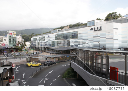 東海道線　熱海駅前にて 48087755