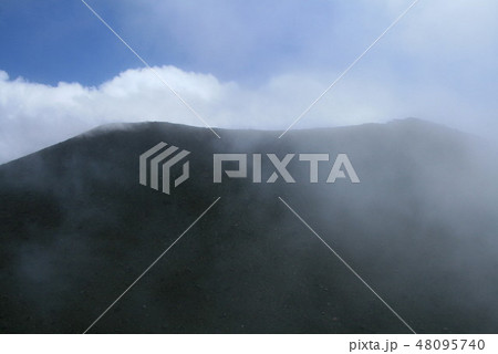 浅間山　前掛山から釜山山頂を望む 48095740