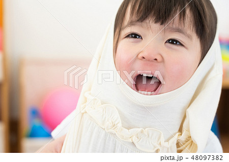 子どもの着替え 48097382